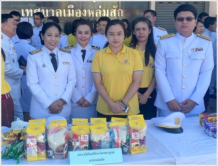 ﻿สำนักงานบังคับคดีกลุ่มจังหวัดที่ 6 (Sandbox) ร่วมพิธีทำบุญตักบาตร เนื่องในวันคล้ายวันสวรรคต พระบาทสมเด็จพระบรมชนกาธิเบศร มหาภูมิพลอดุลยเดชมหาราช บรมนาถบพิตร
